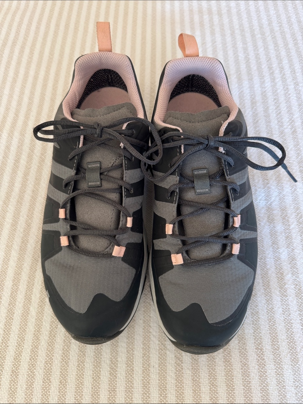 Women’s Oboz Gray w/ Pink Trim Athletic Hikers- Lightweight-Great Tread